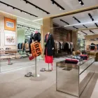 Unternehmen 12 Bild BURBERRY Textil/Bekleidung am Vienna 9