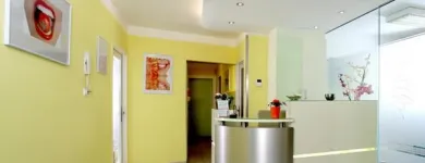 Unternehmen 7 Bild DDR. VESNA STEPHAN Ärzte am Wien 9