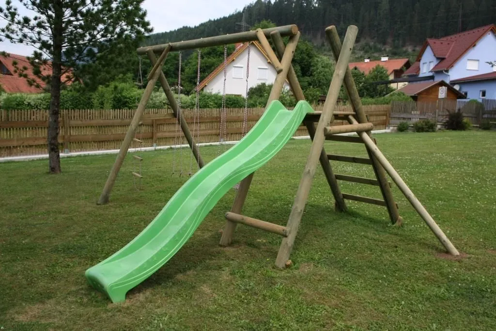 Unternehmen 2 Bild GRILZ-HOLZ PERGOLA ZÄUNE