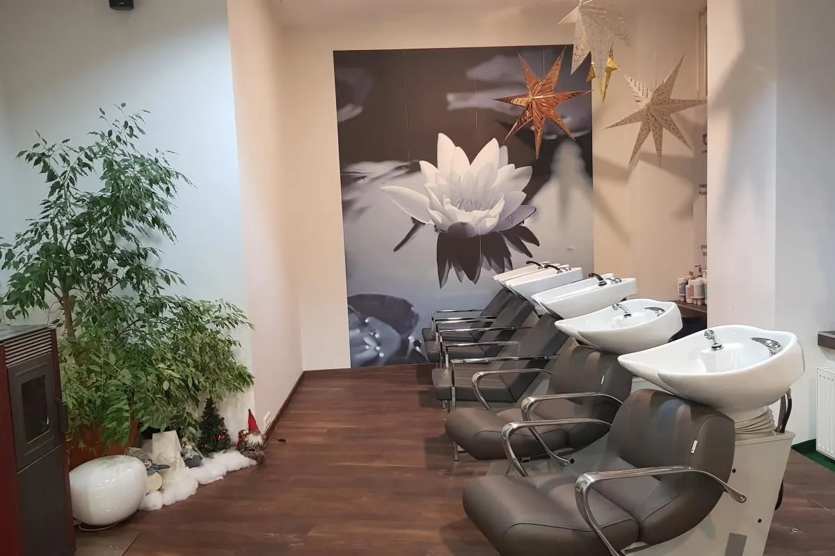 Unternehmen 2 Bild I.N. ROTHEN HAARSTUDIO & KAFFEEBAR