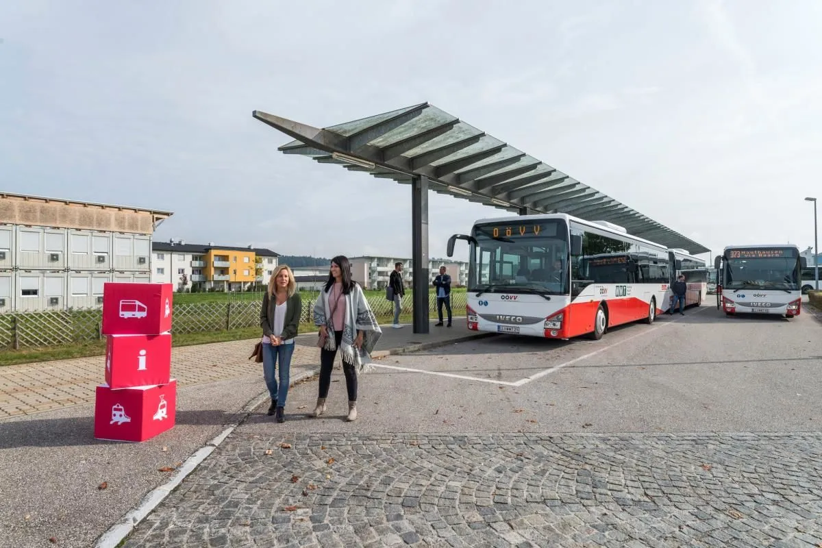 Unternehmen 4 Bild OÖVV OBERÖSTERREICHISCHER VERKEHRSVERBUND KUNDENCENTER