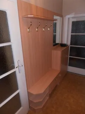 Unternehmen 7 Bild TISCHLEREI WIEN, KÜCHENRENOVIERUNG, LAMINATBODEN VERLEGEN, SCHARNIERTAUSCH, TISCHLERKULTUR.AT