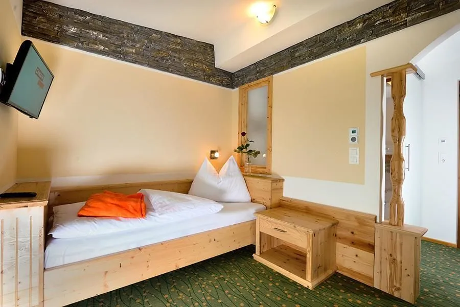 Unternehmen 2 Bild LORENZER SCHLAFSTUBN